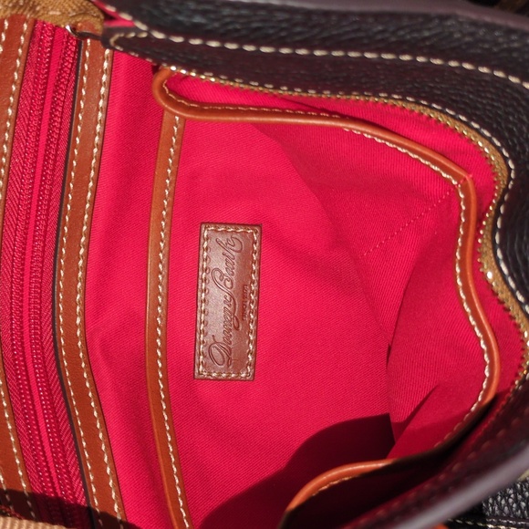 Pebbled Black Dooney & Bourke Learher Tote Red Lining - Picture 8 of 17